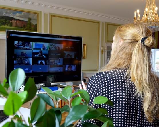 Michelle Skaerm Red Web