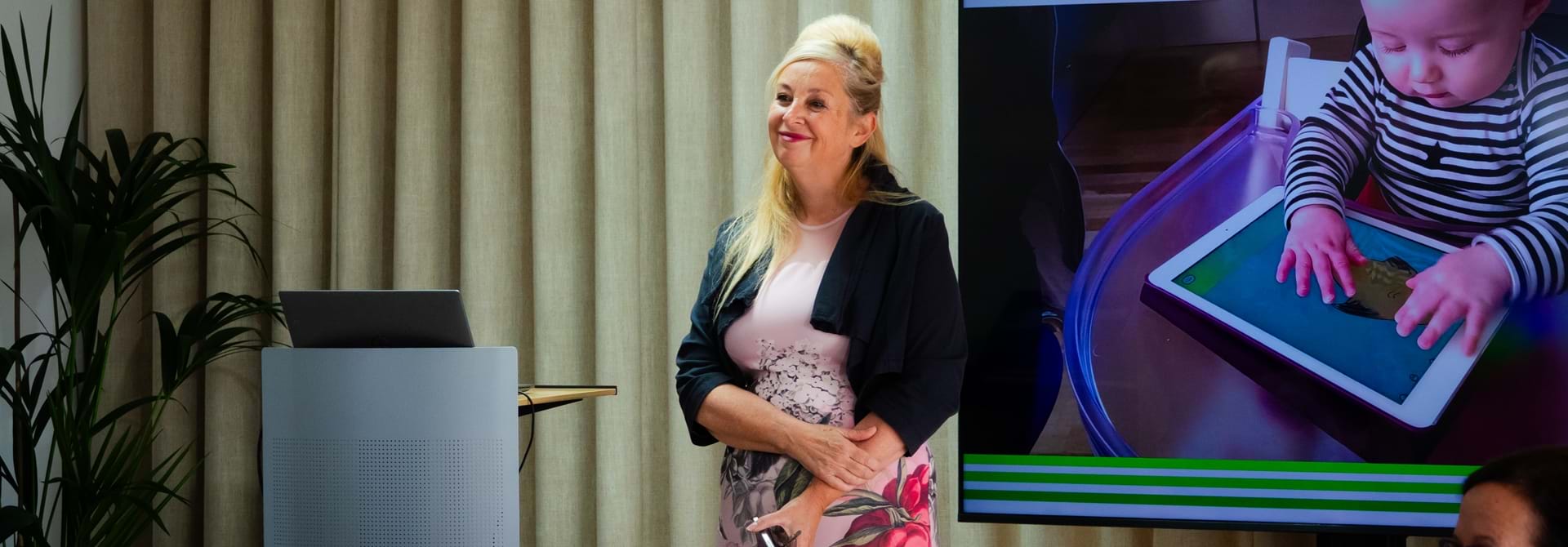 Iona Holder Oplæg