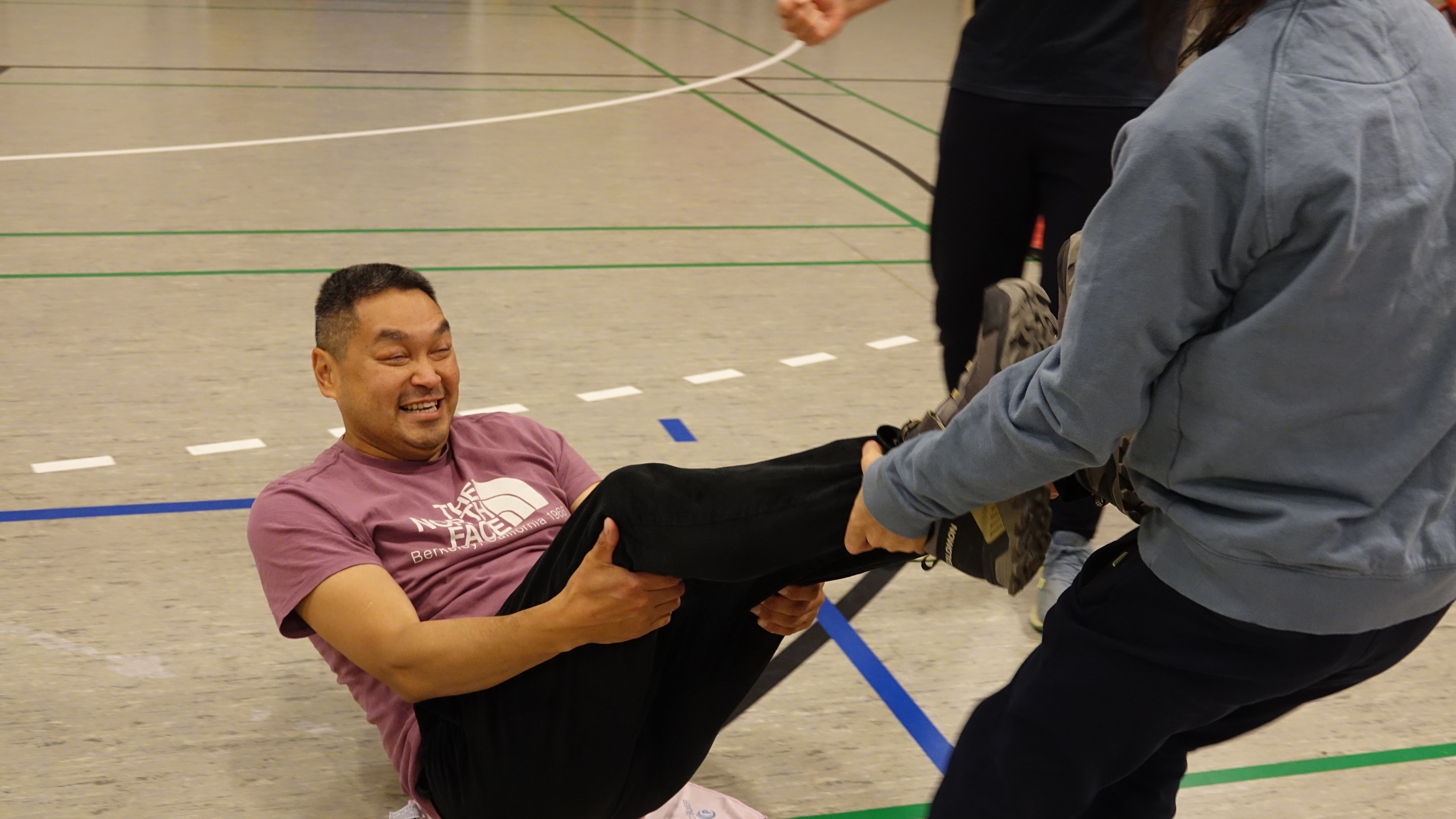 Inuk Trækker Sin Far