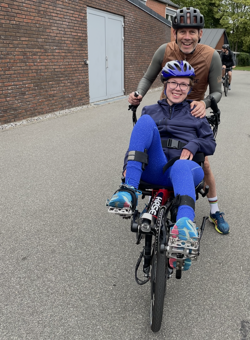 Jan og Johanna på den røde tandem